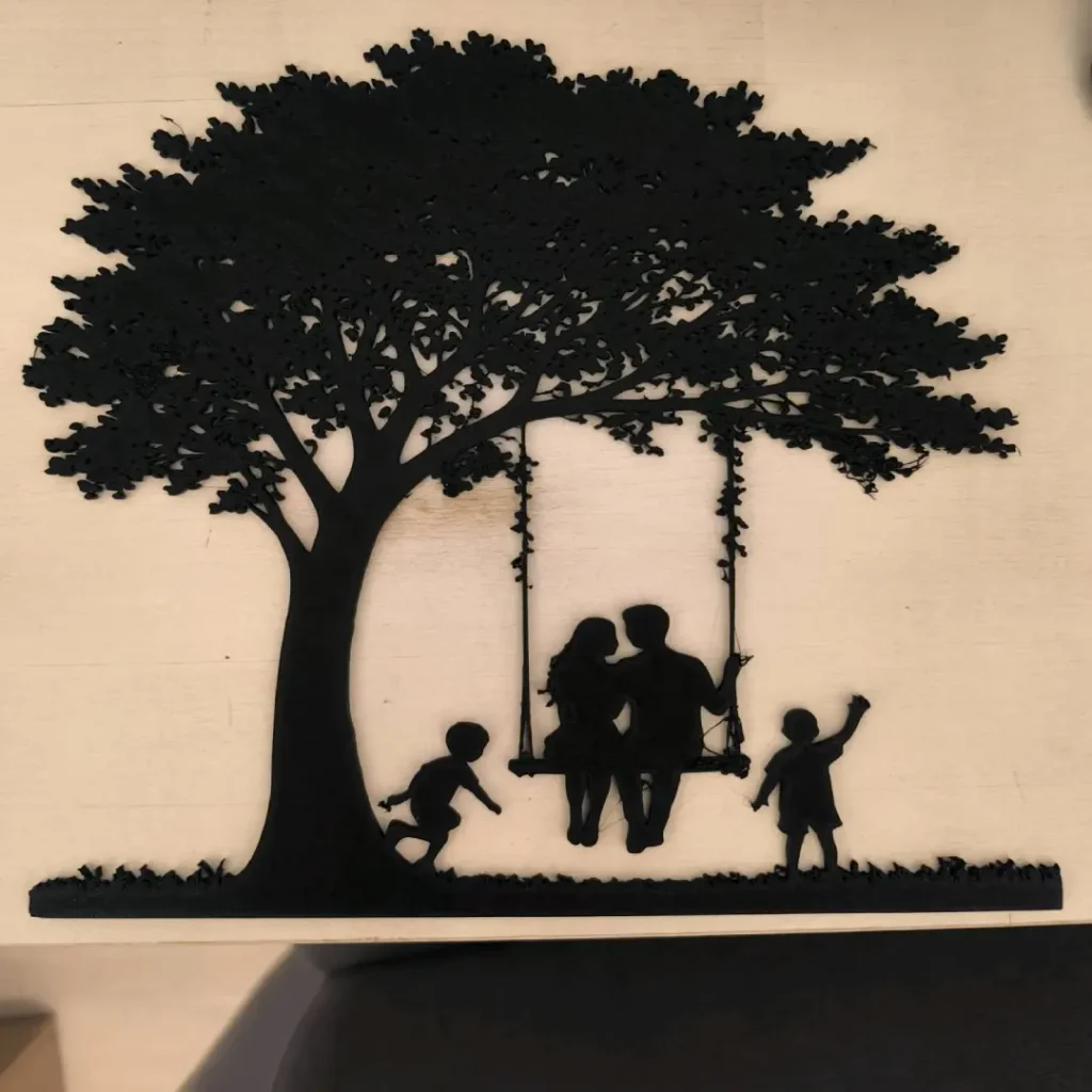 Silhueta Decorativa Casal no Balanço